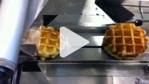 flow wrapping breakfast pastries with flow wrapping machine